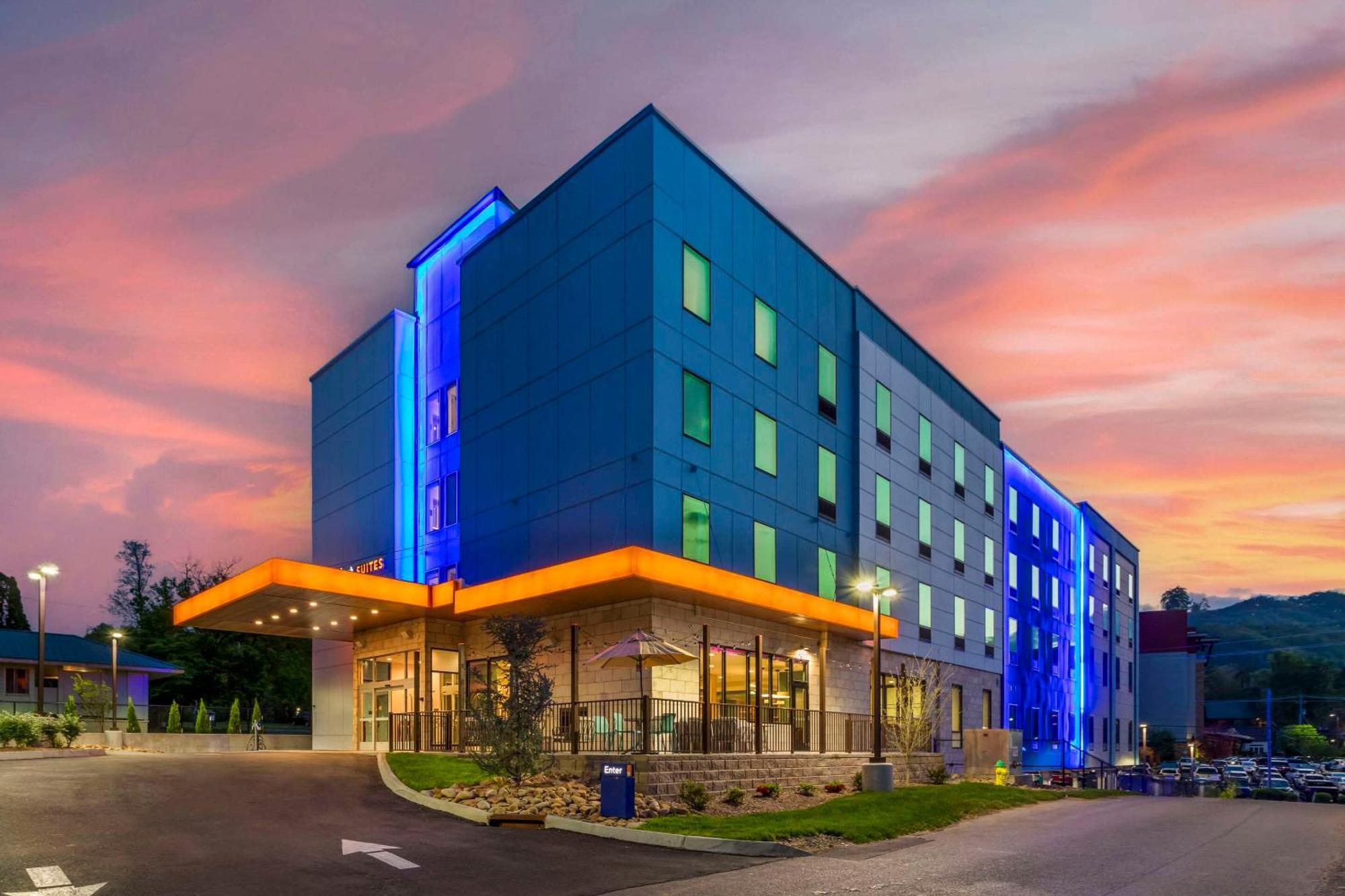 Comfort Suites Gatlinburg Downtown-Convention Center Exterior photo