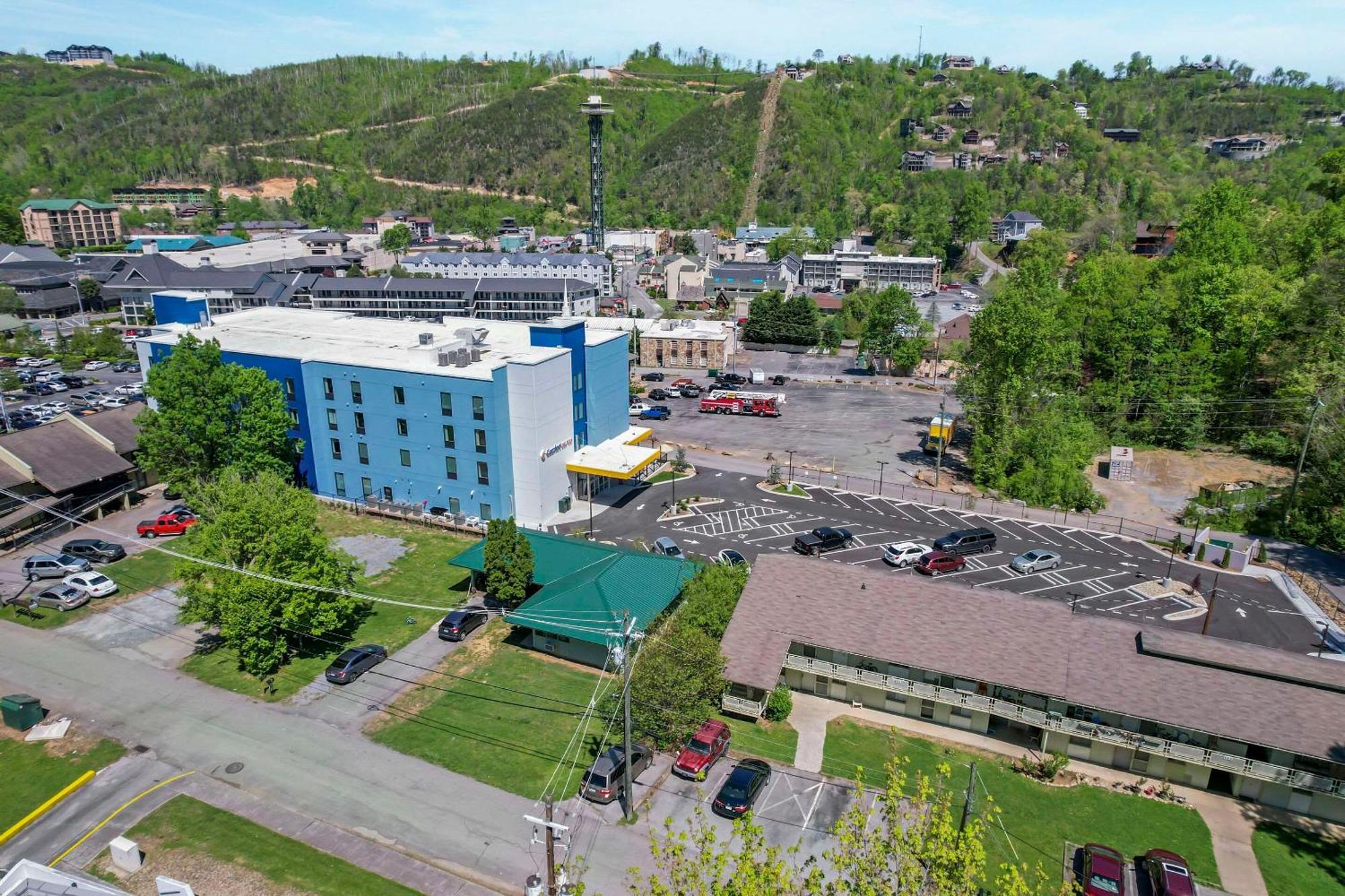 Comfort Suites Gatlinburg Downtown-Convention Center Exterior photo